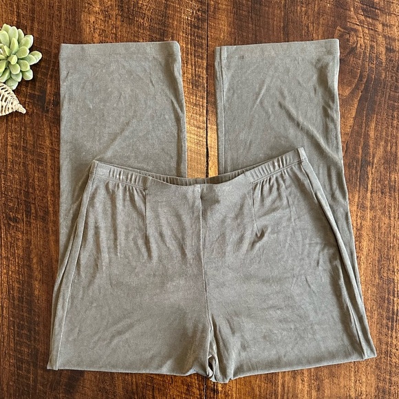 Chico’s Travelers Collection | Olive Green Wide Leg Wrinkle-free Pants - Picture 5 of 7